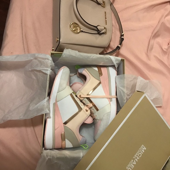 Rose gold size 9.5 Michael kors shoes & purse - Picture 5 of 5